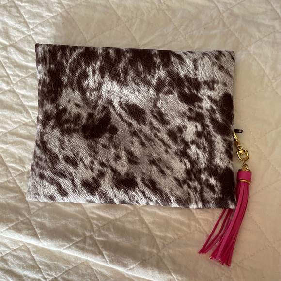 Makeup Junkies Bags Cow Animal Print EUC - Picture 5 of 7